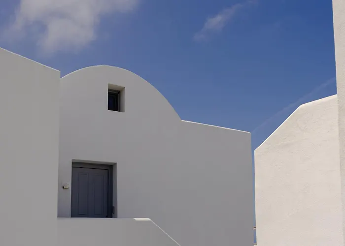 Nastram Suites Oia